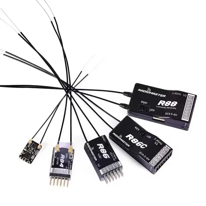 Radiomaster R81 R84 R86 R86C R88 V2 récepteur 4CH 6CH 8CH 16CH pour FRSKY D8 D16 TX16S SE RC FPV Drones pièces fiables