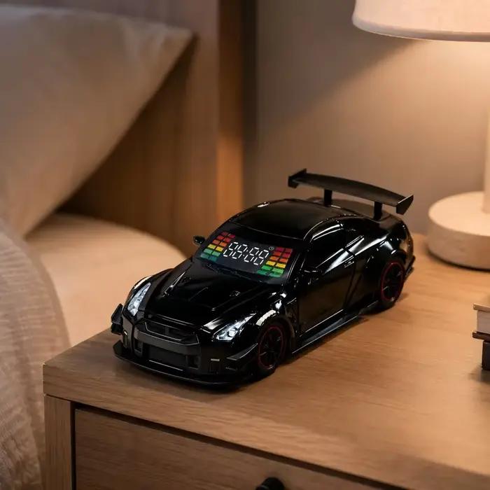 Voiture de sport en métal simulé avec horloge à affichage LED, son de moteur réglable et pulvérisateur de brume – Ornement de bureau créatif
