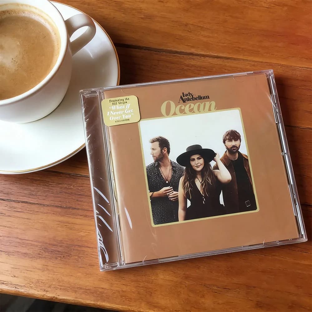 CD 'Ocean' est l'album final du groupe sous le nom Lady Antebellum, sorti le 15 novembre 2019 par BM