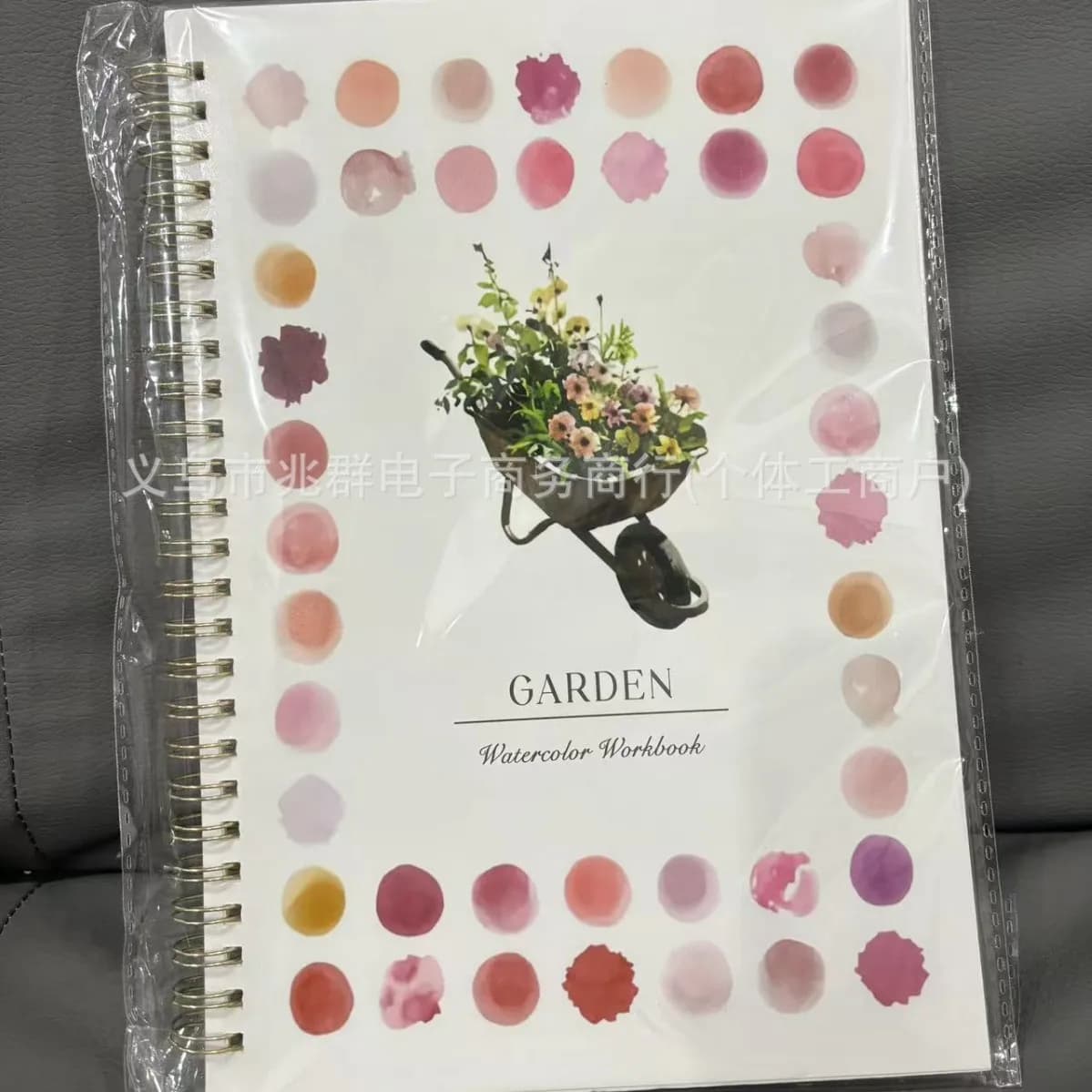 Le cahier d'exercices d'aquarelle portable et pratique à la mode convient aux débutants et contienne
