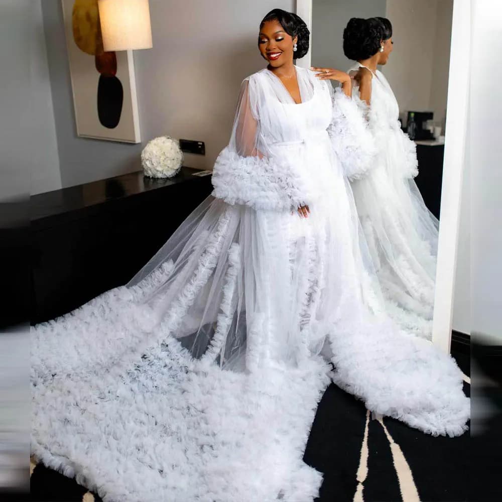 Robe de mariée blanche à volants en tulle bouffant