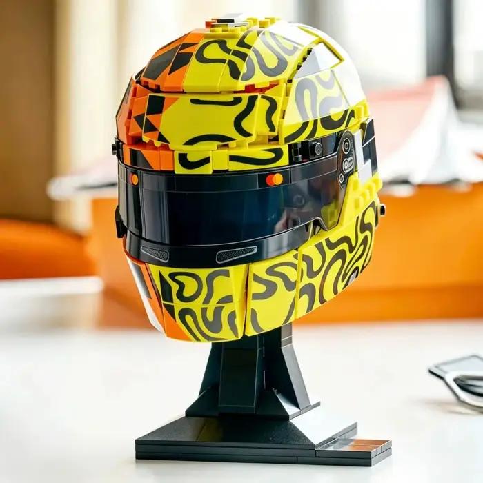 Modèle de puzzle de construction de casque de pilote de course automobile Lewis Charles Oscar Lando