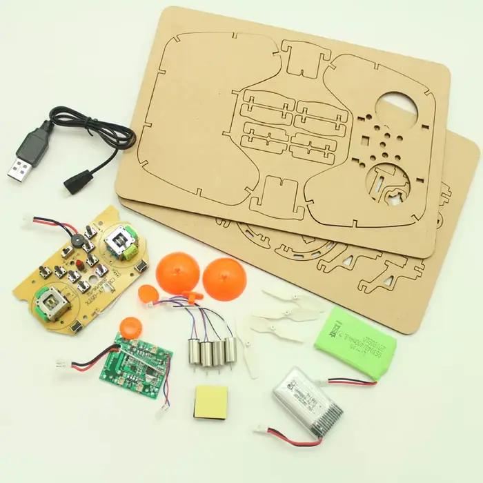 Modèle de drone à quatre axes bricolage en bois assemblé interaction parent-enfant expérience scientifique et éducative de l'éco