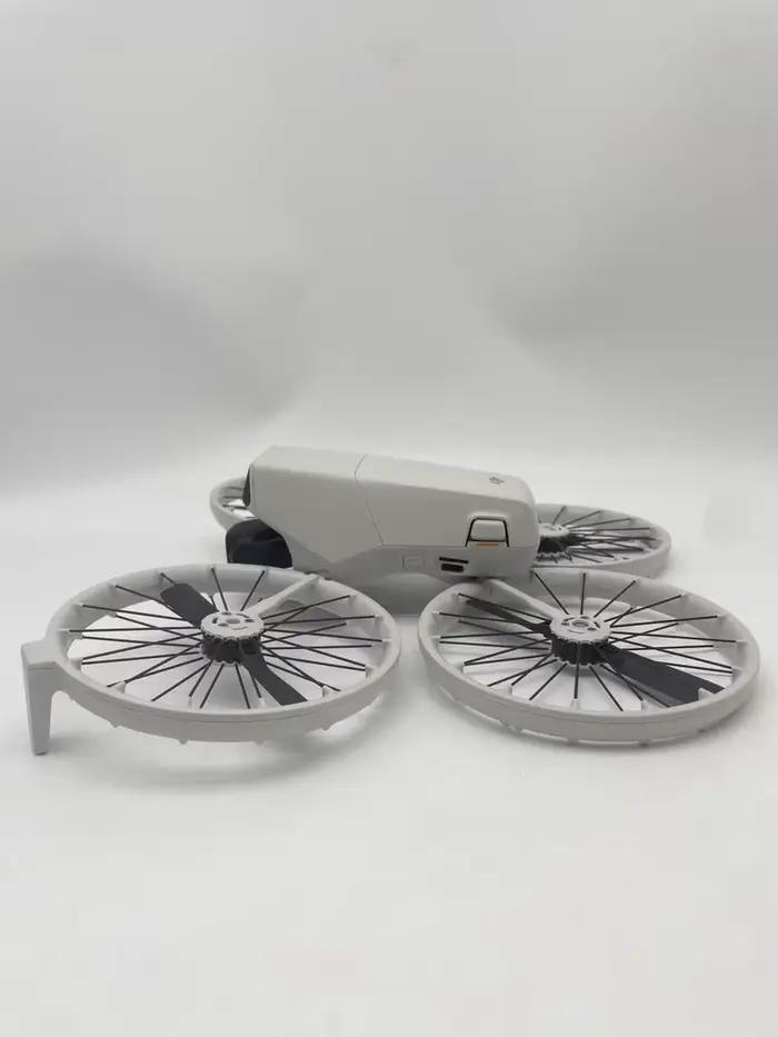 En stock Flip RC-N3/RC2 4K/60fps HDR 31 minutes de temps de vol maximum