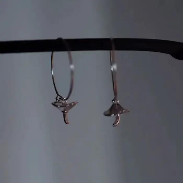 ANENJERY – boucles d'oreilles créoles avec pendentif champignon pour femmes, Design de Niche élégant et délicat, bijoux de fête créatifs, cadeaux, vente en gros