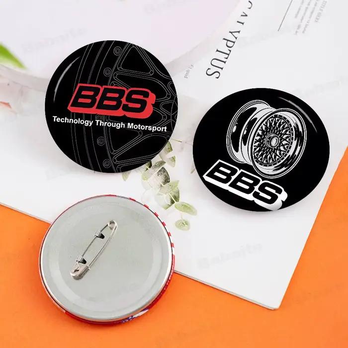 Broches créatives rondes avec logo de volant de course, badges et épingles cadeaux 32/44/58mm