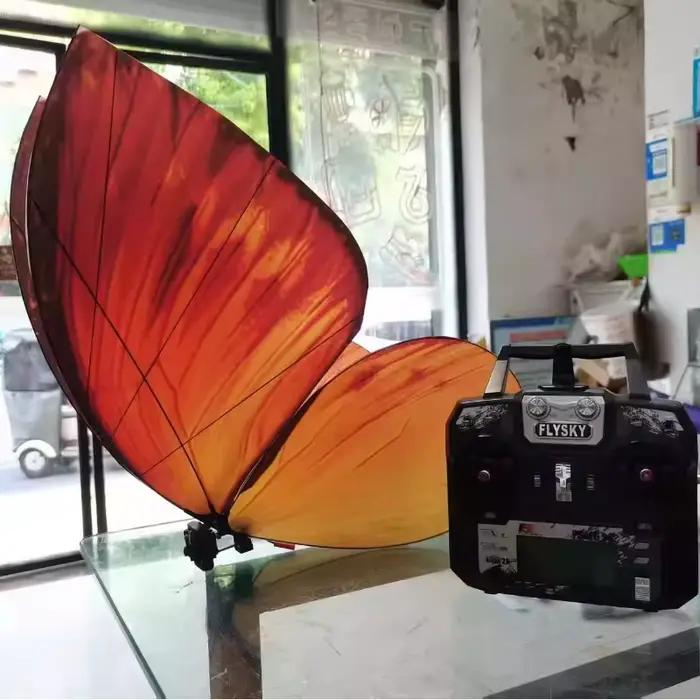 Drone RC Flysky Papillon Jouet Insecte Volant Bionique avec Lumière LED et Ailes Colorées Pour Occasions Spéciales Sorties En Plein Air Propositions de Mariage