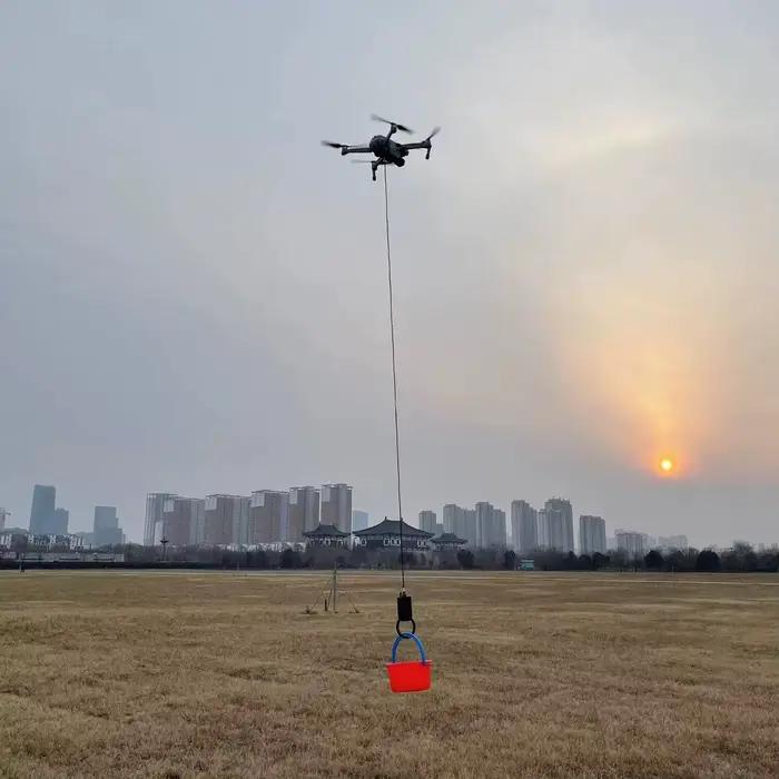 Griffe mécanique à distance universelle pour drone