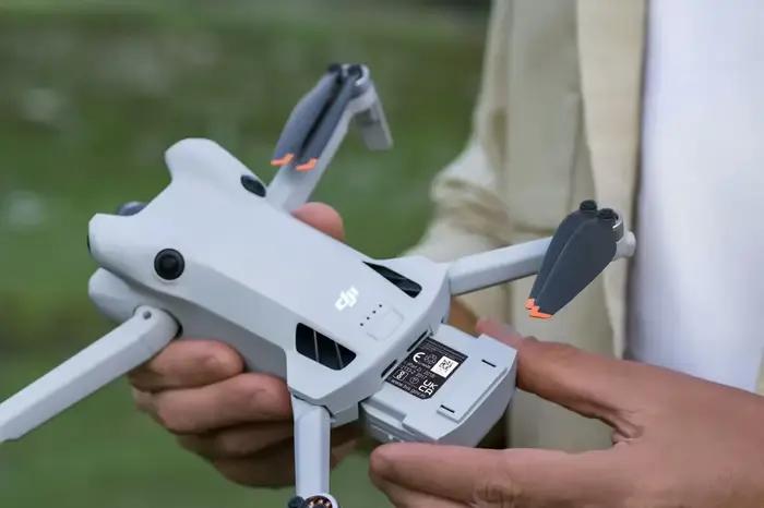 Batterie de vol intelligente DJI Mini 4 Pro offrant une autonomie maximale de 34 minutes pour DJI