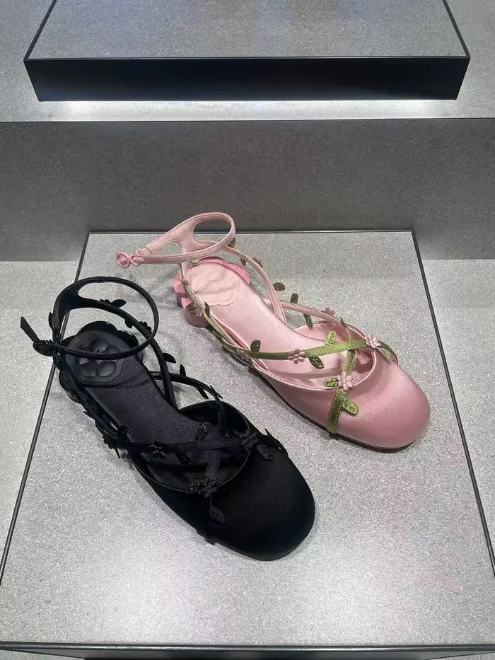Sandales plates pour femmes Printemps 2026 – Série Florale – Style Vacances – Chaussures à enfiler confortables et décontractées pour femmes