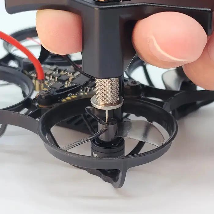 Outil de démontage facile des hélices NewBeeDrone Whoop PropyPop
